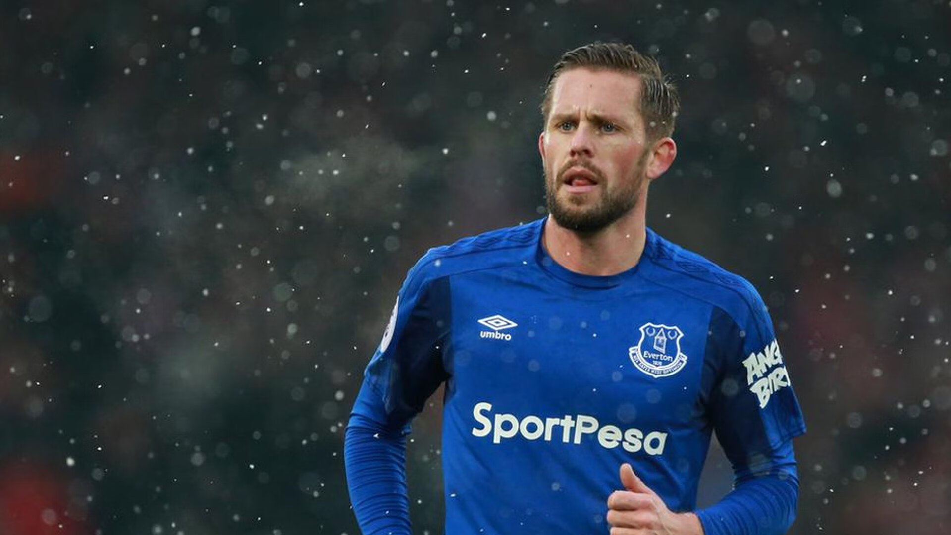 “汤姆·佩顿突破泳坛,短泳项目金牌触手可及”