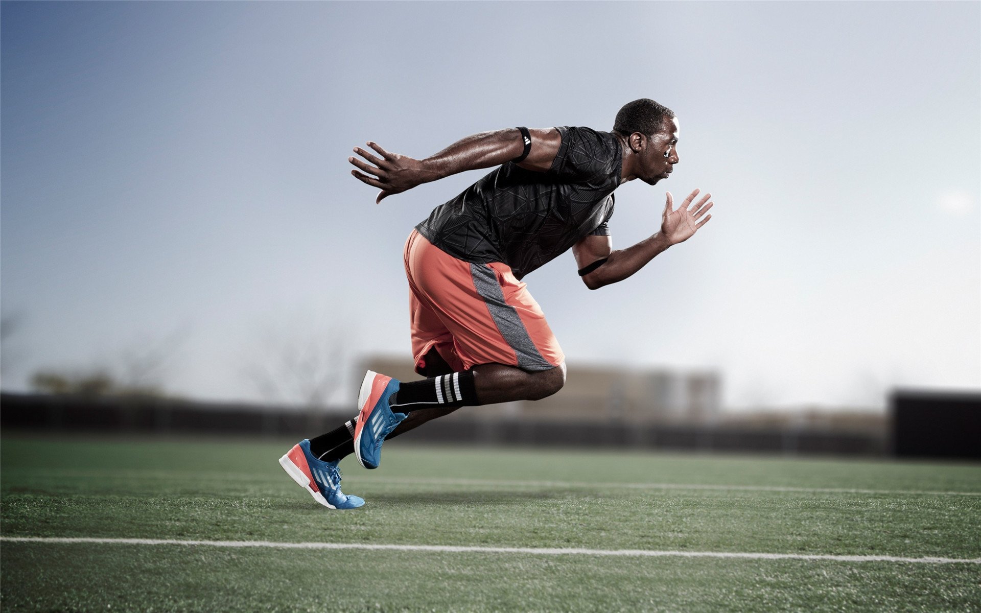 未来足球:智能球鞋、VR比赛盖铁,科技改变体育体验,超智能足球模型